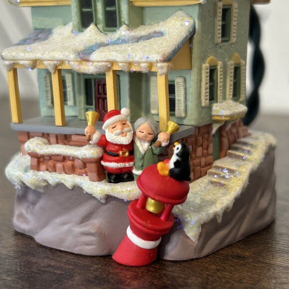 Hallmark 2005 Lighthouse Greetings Ornament Flashing Light Magic Christmas - Picture 3 of 13